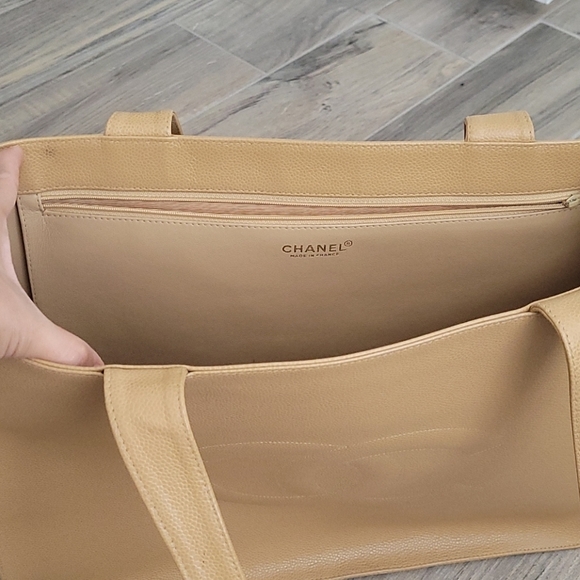 🎉🎉HP🎉🎉CHANEL Beige CC Caviar Large Tote - Picture 10 of 10